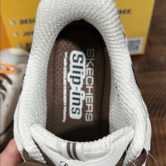 Skechers D’Lites Slip-Ins Cream and Brown Sneakers - Picture 7 of 8